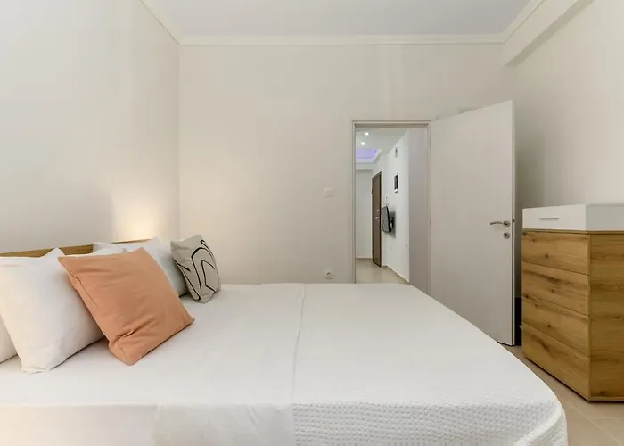 Premium, Modern In Center