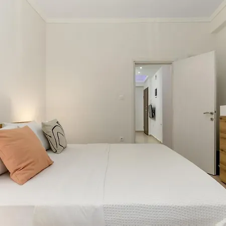 Premium, Modern In Center