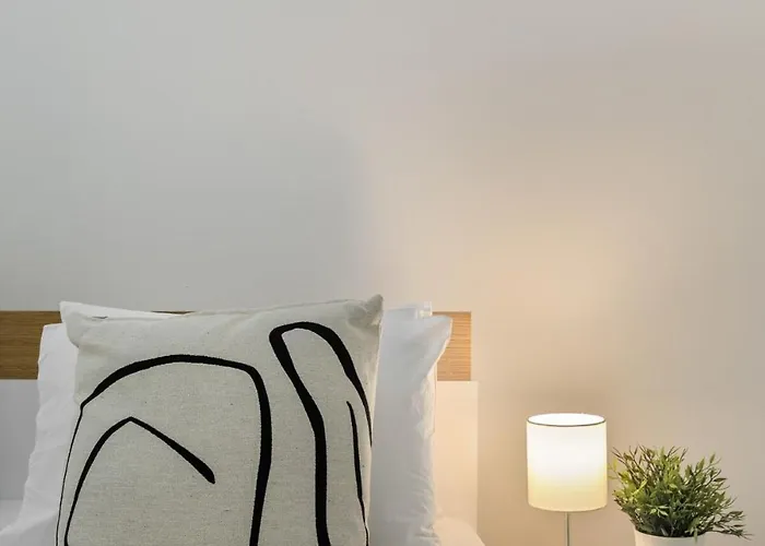 Premium, Modern In Center